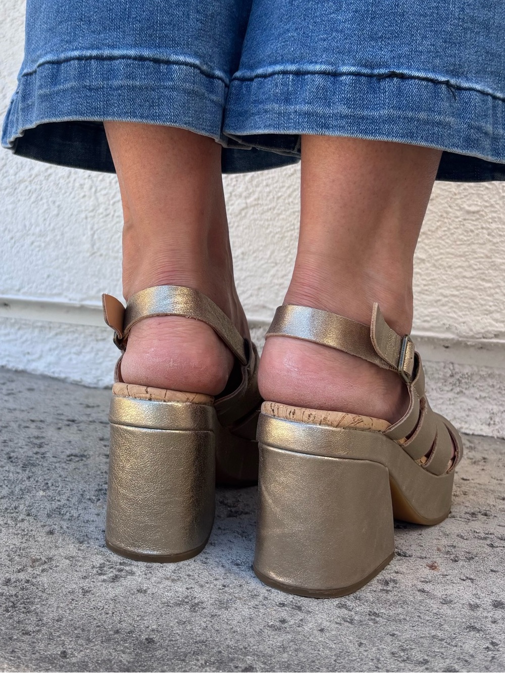 Kork-Ease Metallic gold Strappy Platform Sandals Size 8 - Picture 6 of 12